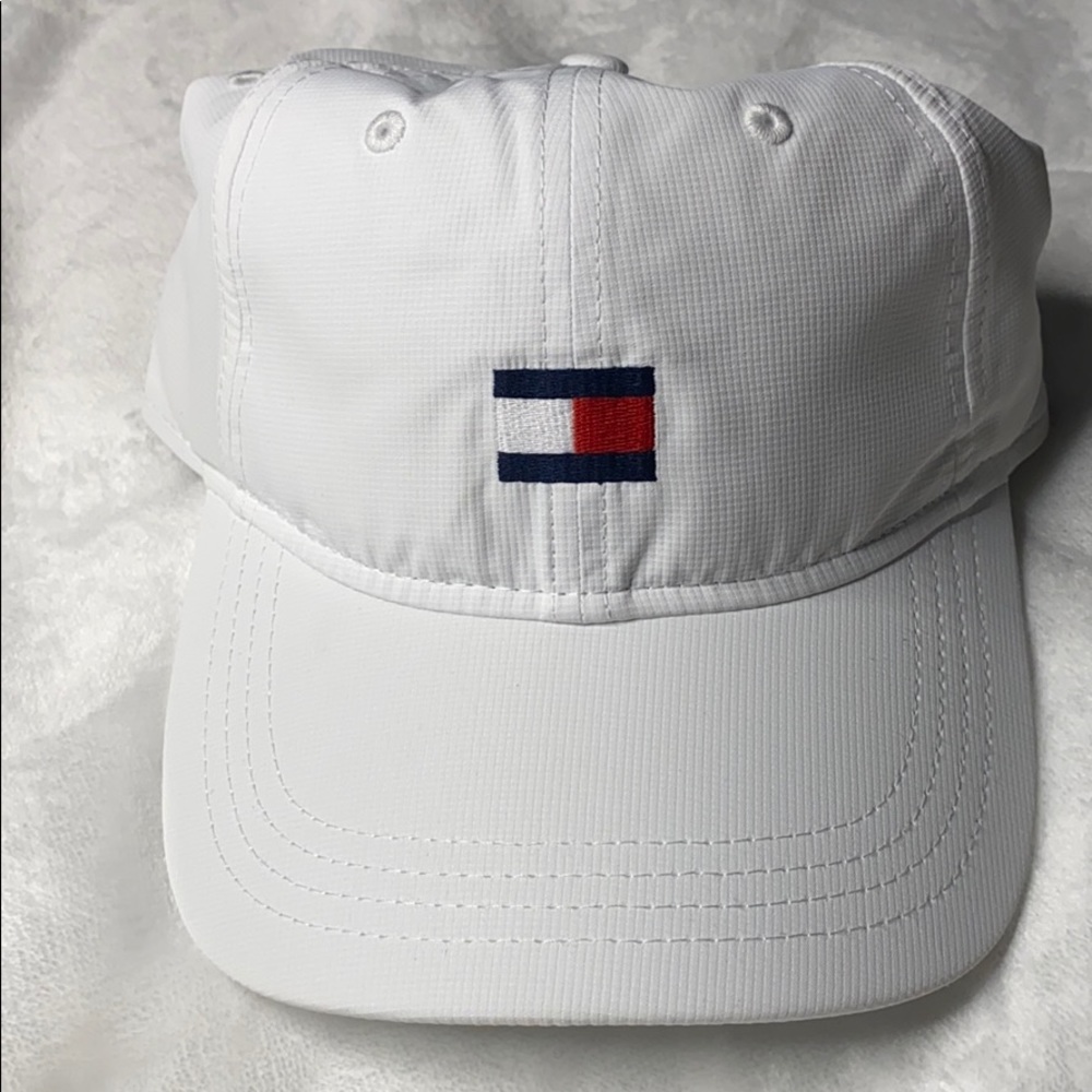 Tommy Hilfiger hat